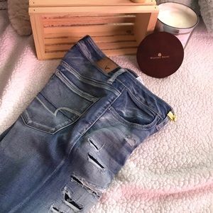 ✨American Eagle high waist jeans Destructed